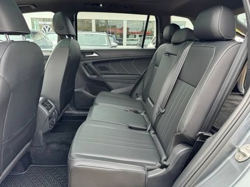 Certified 2022 Volkswagen Tiguan SE R-Line AWD/4WD image 11