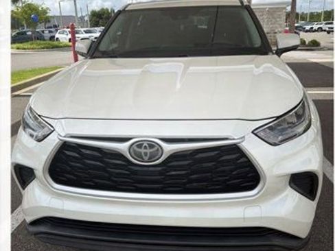 Used 2020 Toyota Highlander L FWD image 6