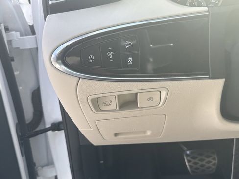 Used 2025 Genesis GV70 3.5T Sport w/ Sport Advanced Package image 17