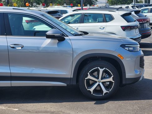 New 2025 Volkswagen Tiguan SE AWD/4WD image 7