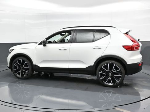 New 2025 Volvo XC40 B5 Plus w/ Climate Package AWD/4WD image 8