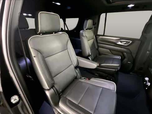 Used 2023 GMC Yukon XL SLT w/ SLT Luxury Package AWD/4WD image 19