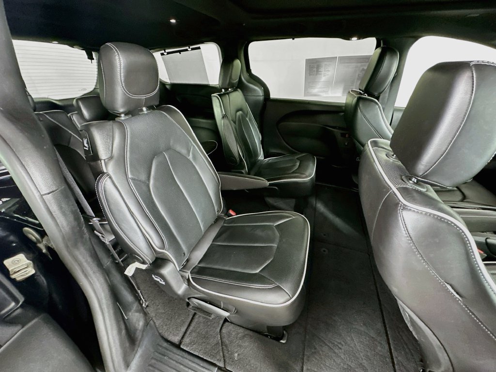 Certified 2025 Chrysler Pacifica Limited FWD image 38