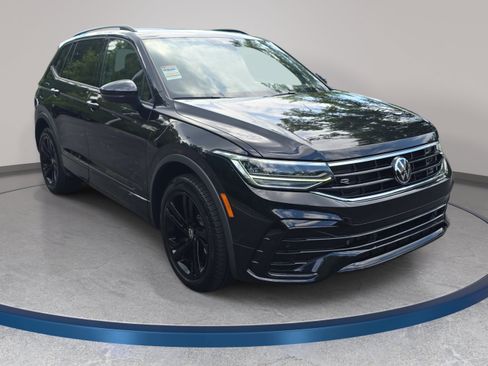 Certified 2023 Volkswagen Tiguan SE R-Line FWD image 3