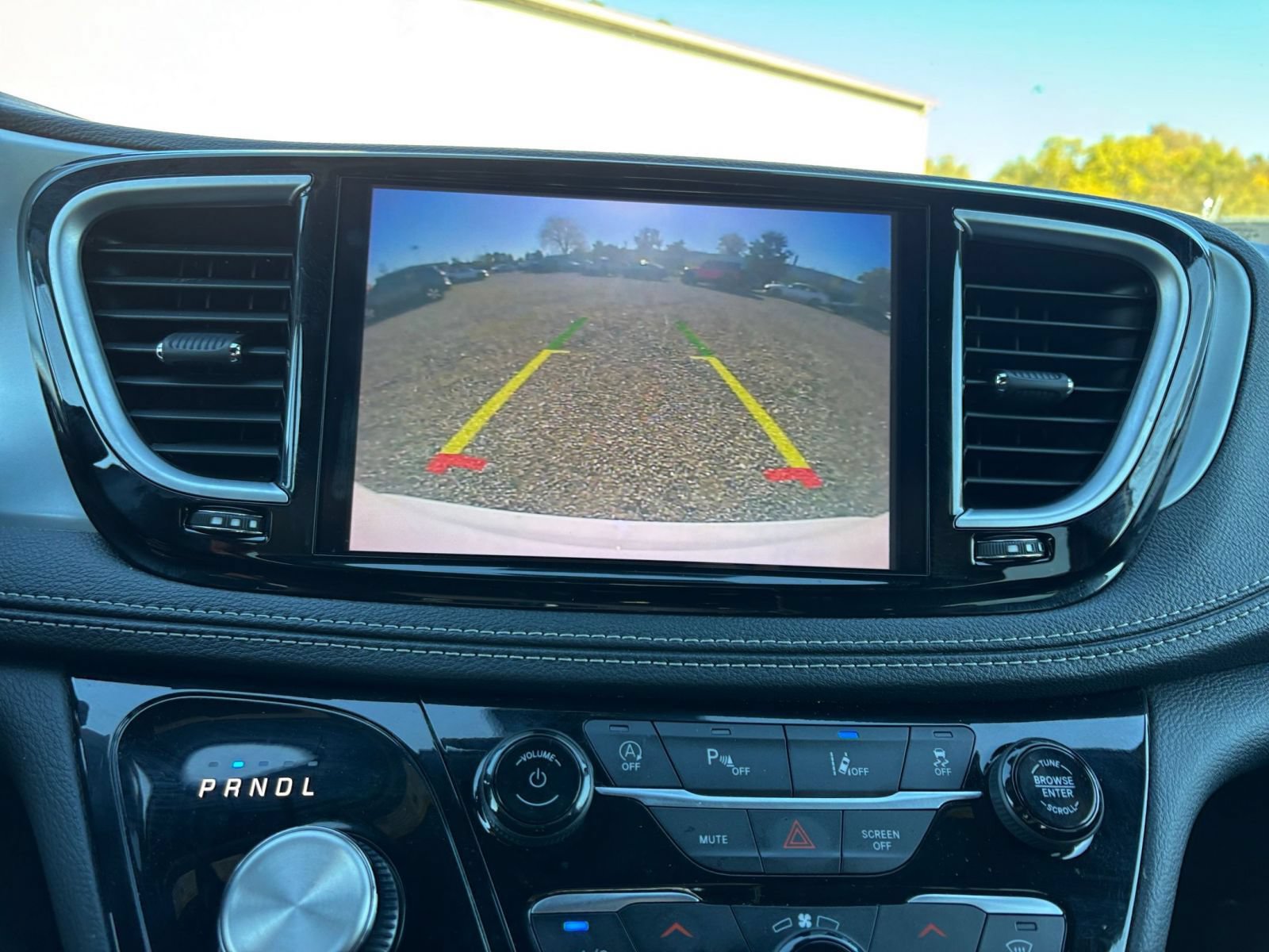 Used 2025 Chrysler Pacifica Limited FWD image 26