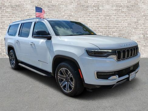 Used 2024 Jeep Wagoneer L Series II w/ Flexible Seating Group image 1