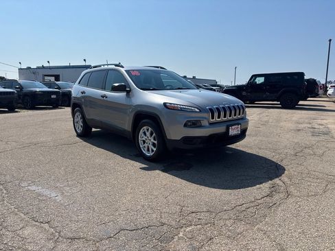 Used 2016 Jeep Cherokee Sport w/ Cold Weather Group AWD/4WD image 7