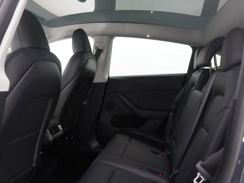 Used 2024 Tesla Model Y Long Range image 18