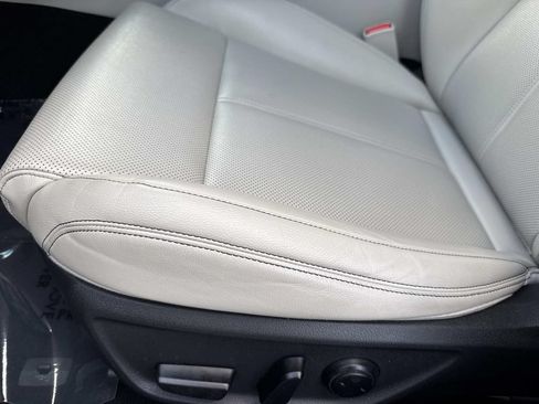 Used 2020 Genesis G70 2.0T RWD image 26
