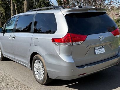 Used 2012 Toyota Sienna XLE w/ Premium Pkg
