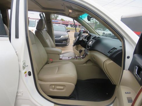 Used 2013 Toyota Highlander Limited image 31