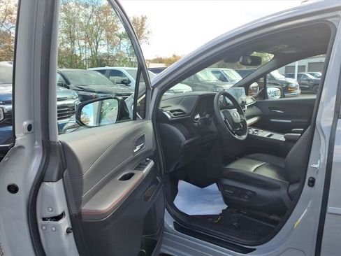 Used 2023 Toyota Sienna XSE image 8