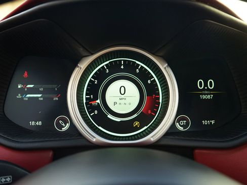 Used 2017 Aston Martin DB11 V12 RWD image 14