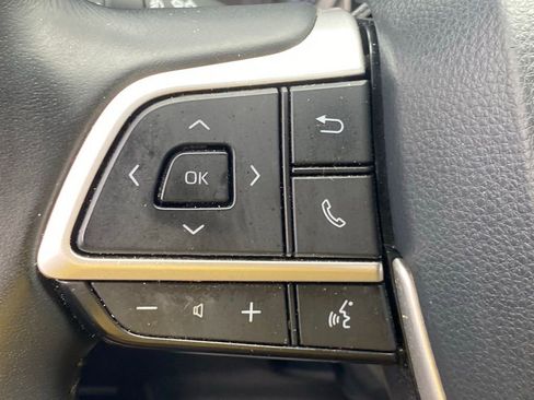 Used 2023 Toyota Highlander LE AWD/4WD image 27