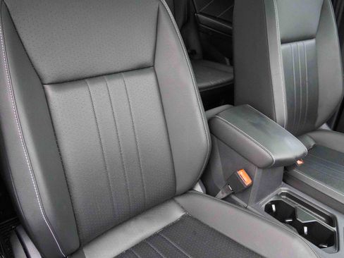 Used 2024 Volkswagen Tiguan SE R-Line image 13