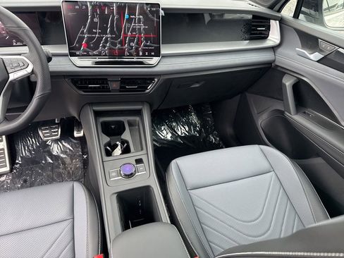 New 2026 Volkswagen Tiguan SE R-Line AWD/4WD image 12