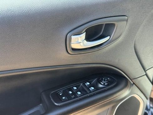 Used 2020 Jeep Compass Limited AWD/4WD image 18