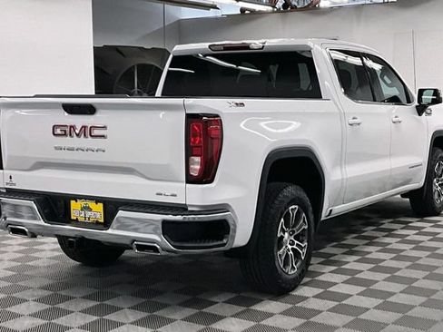 Used 2026 GMC Sierra 1500 SLE w/ X31 Off-Road Package AWD/4WD image 13
