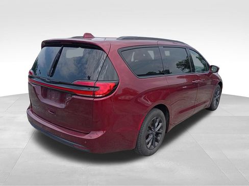 Used 2021 Chrysler Pacifica Touring w/ S Appearance Package FWD image 5