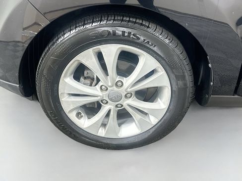 Used 2015 Kia Soul + FWD image 28