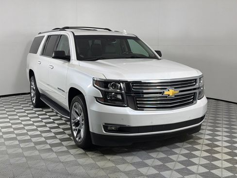 Used 2018 Chevrolet Suburban Premier AWD/4WD image 3
