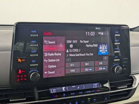 Used 2021 Toyota Sienna XLE w/ XLE Plus Package FWD image 21