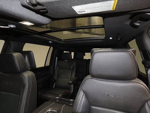 Certified 2023 GMC Yukon XL Denali w/ Advanced Technology Package AWD/4WD image 19