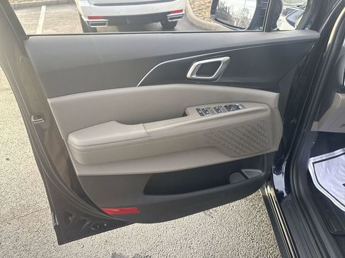 New 2026 Kia Carnival LXS FWD image 23
