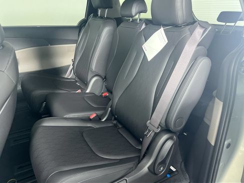 New 2026 Kia Carnival EX FWD image 27