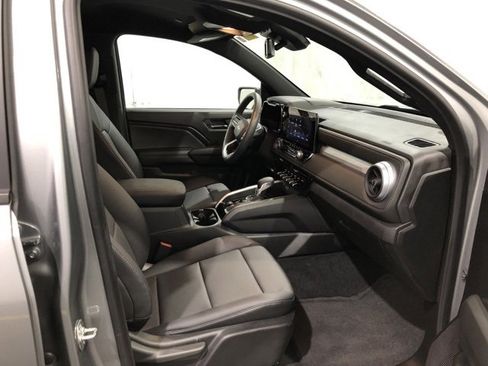 Used 2024 Chevrolet Colorado LT w/ LT Convenience Package III image 12