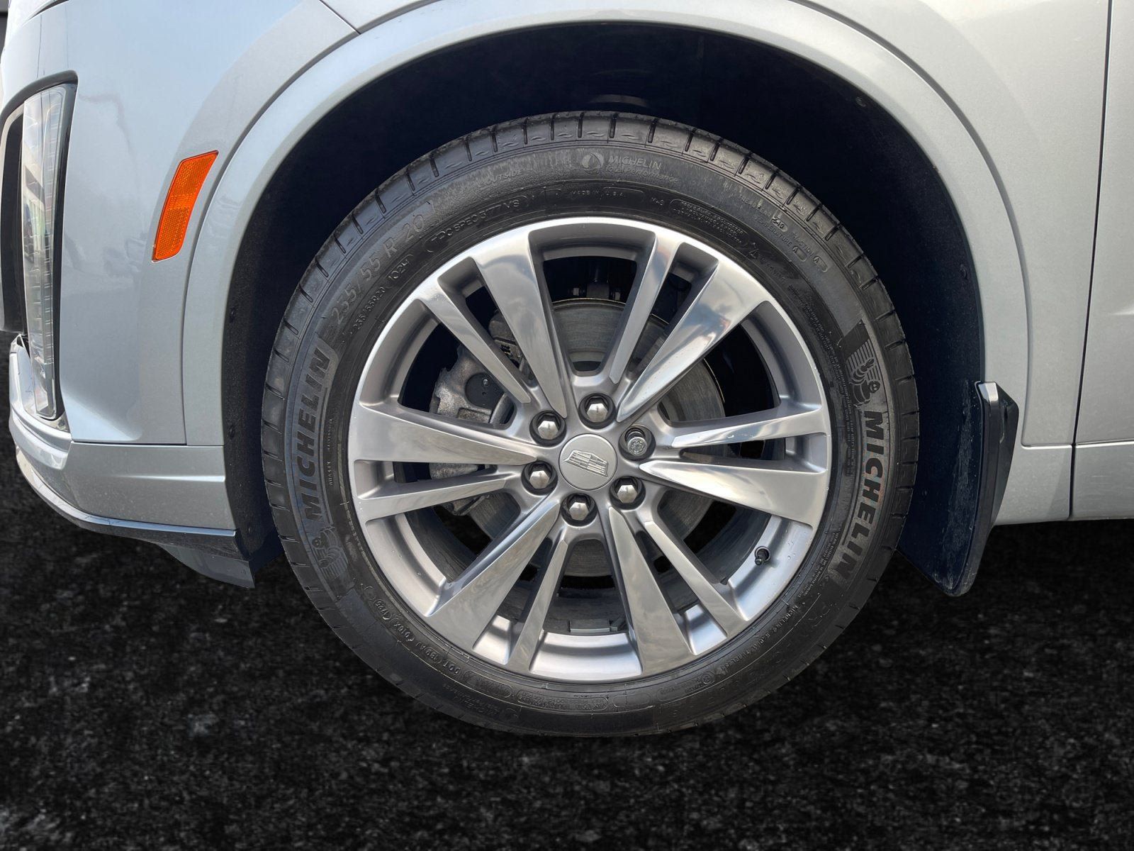 Certified 2025 Cadillac XT6 Premium Luxury w/ LPO, Floor Liner Package AWD/4WD image 15