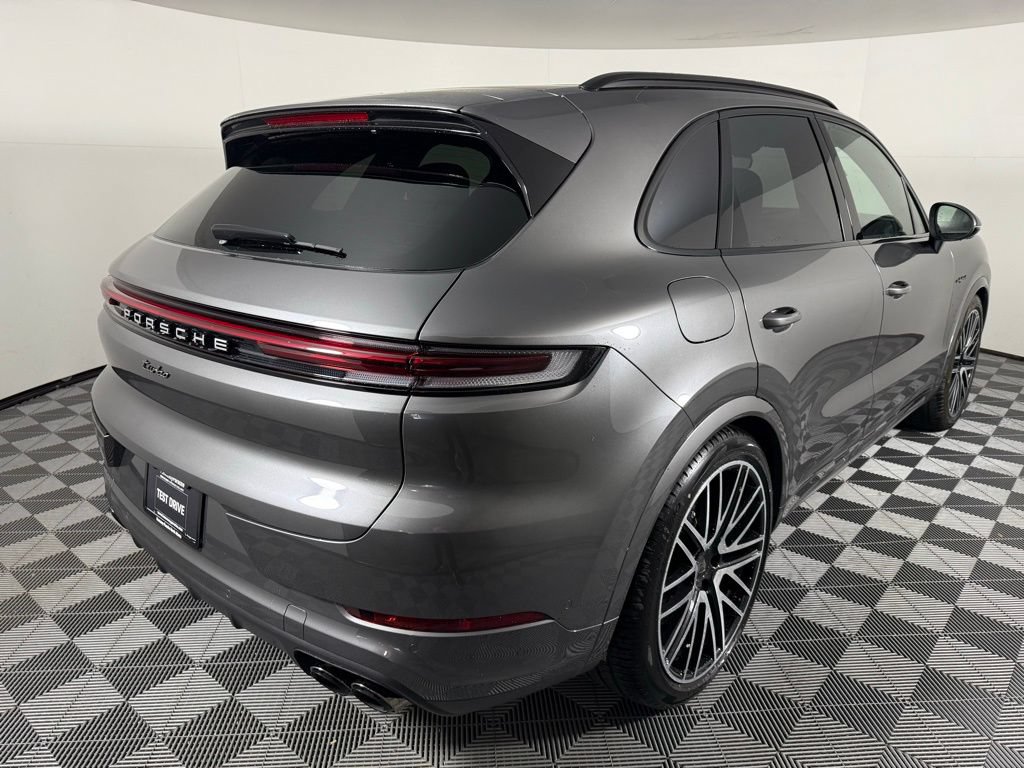 Certified 2026 Porsche Cayenne Turbo AWD/4WD image 7