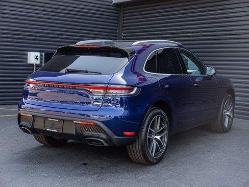 Certified 2026 Porsche Macan AWD/4WD image 9