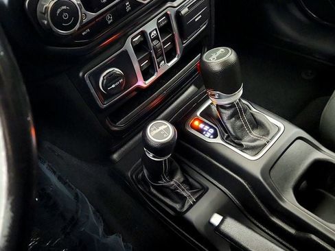 Used 2019 Jeep Wrangler Unlimited Sahara AWD/4WD image 16