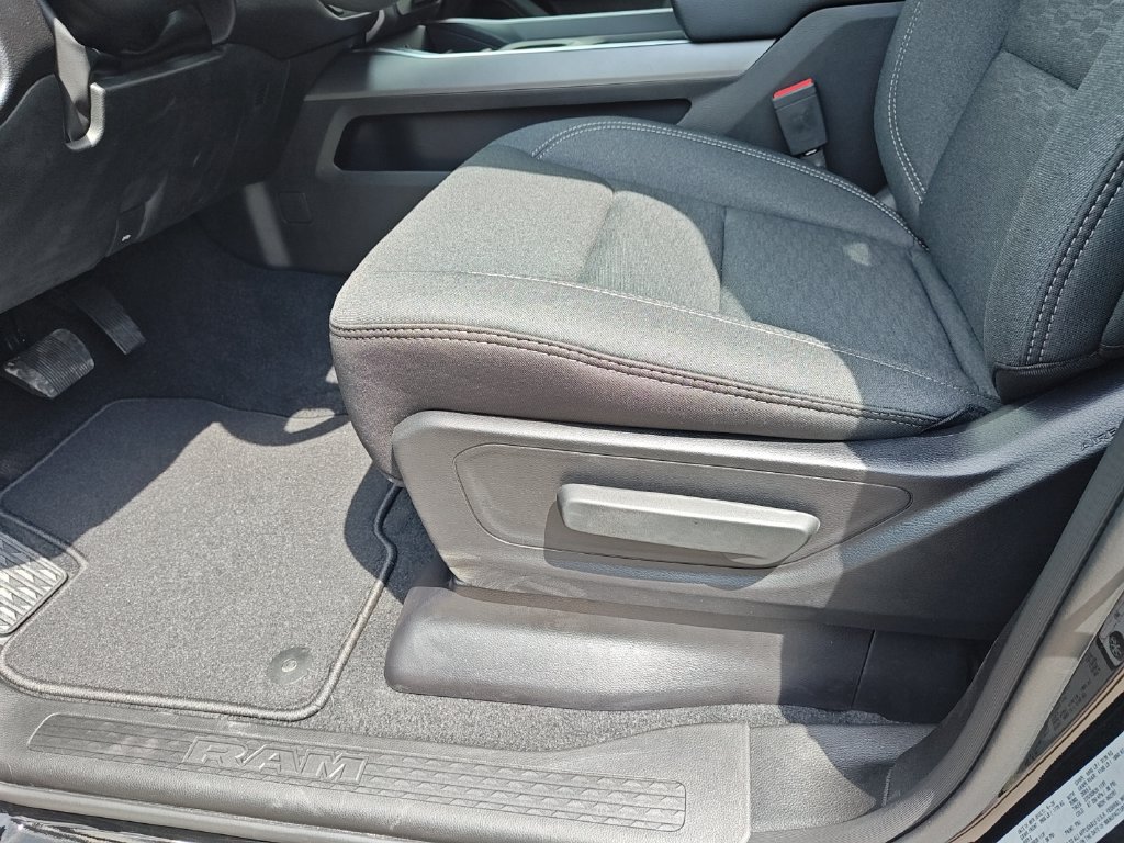 Used 2026 RAM 1500 Express AWD/4WD image 29