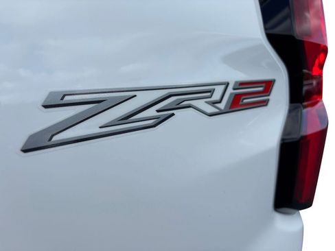 Used 2024 Chevrolet Colorado ZR2 w/ Technology Package AWD/4WD image 28