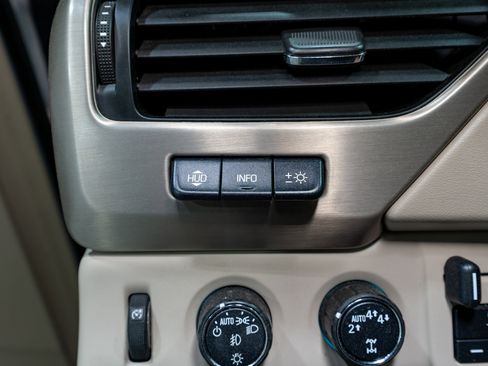 Used 2017 GMC Yukon Denali w/ Open Road Package image 32