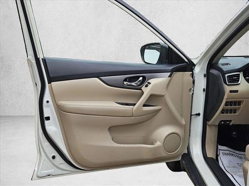 Used 2016 Nissan Rogue SV FWD image 8