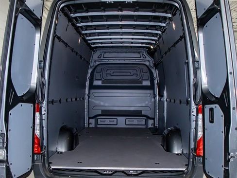 Used 2025 Mercedes-Benz Sprinter 2500 image 4