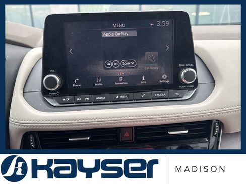 Used 2021 Nissan Rogue SV image 3