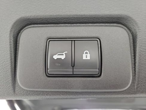 Used 2024 Nissan Rogue SV AWD/4WD image 8
