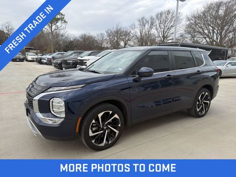 Used 2024 Mitsubishi Outlander SE image 1