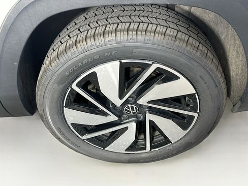 Used 2025 Volkswagen Atlas SE AWD/4WD image 11