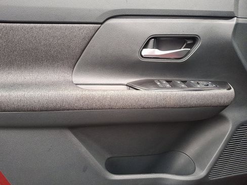 Used 2025 Nissan Kicks SV w/ Charging Package image 12