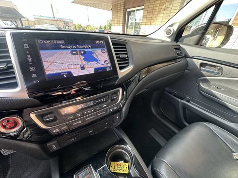 Used 2018 Honda Pilot Touring image 3