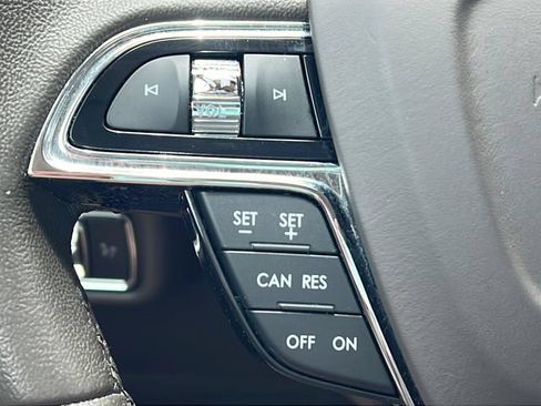Used 2022 Lincoln Nautilus FWD w/ Premium Package image 20