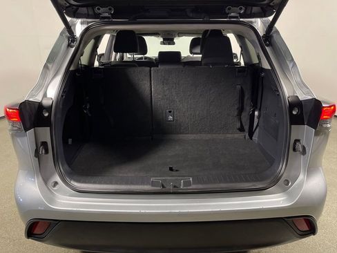 Certified 2025 Toyota Highlander LE image 10