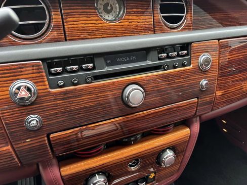 Used 2010 Rolls-Royce Phantom Drophead Coupe image 25