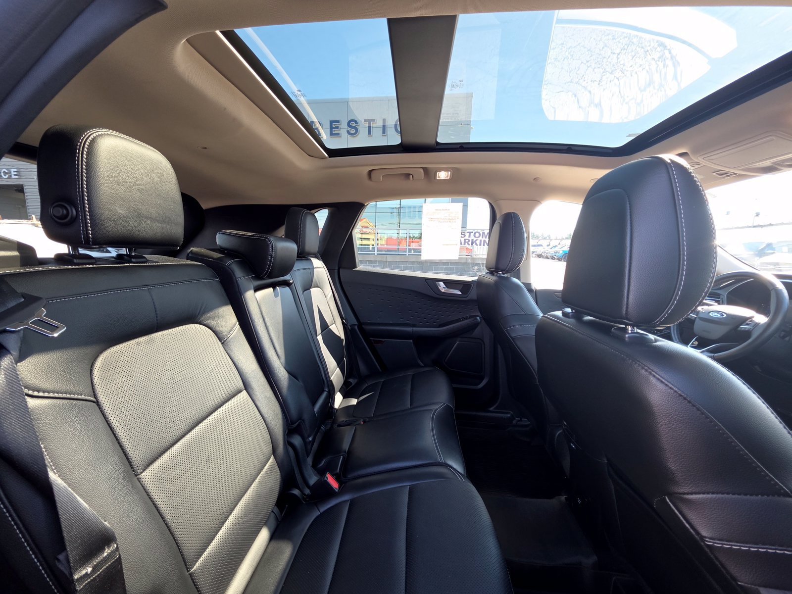 Used 2020 Ford Escape Titanium w/ Titanium Premium Package 2.0 AWD/4WD image 29