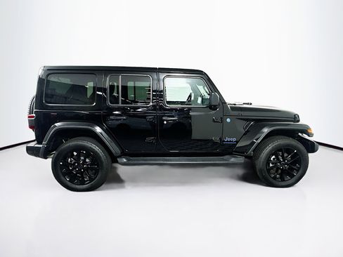 Used 2025 Jeep Wrangler Sahara image 10